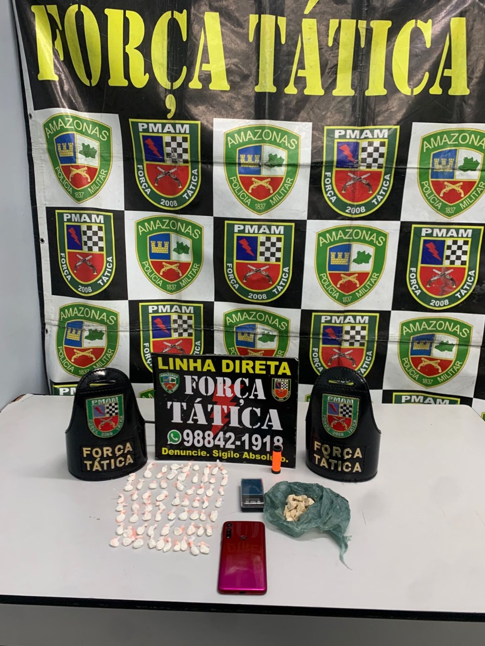 Polícia Militar do Amazonas prende homem em posse de 67 trouxinhas de cocaína