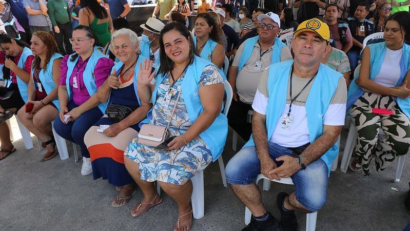 No Dia do Feirante, prefeito David Almeida entrega 1ª etapa da nova praça de alimentação da feira da Manaus Moderna