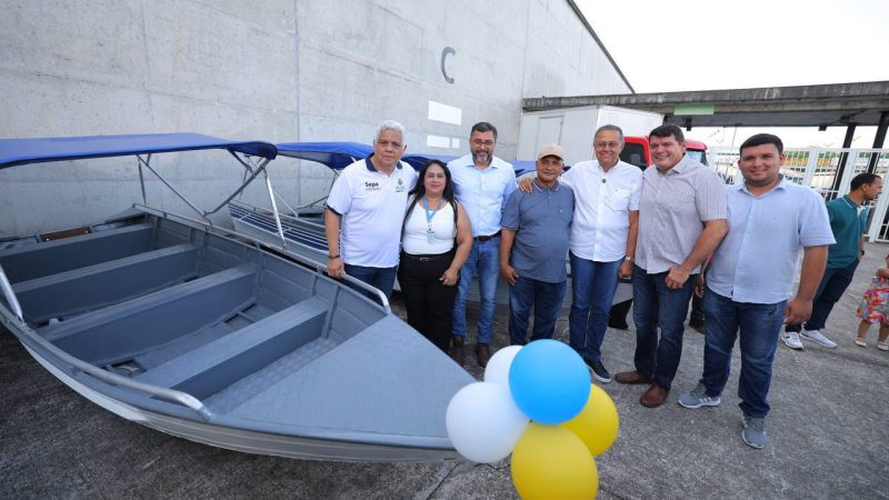 Governador Wilson Lima entrega equipamentos que vão beneficiar 55 mil pescadores e anuncia crédito para a categoria