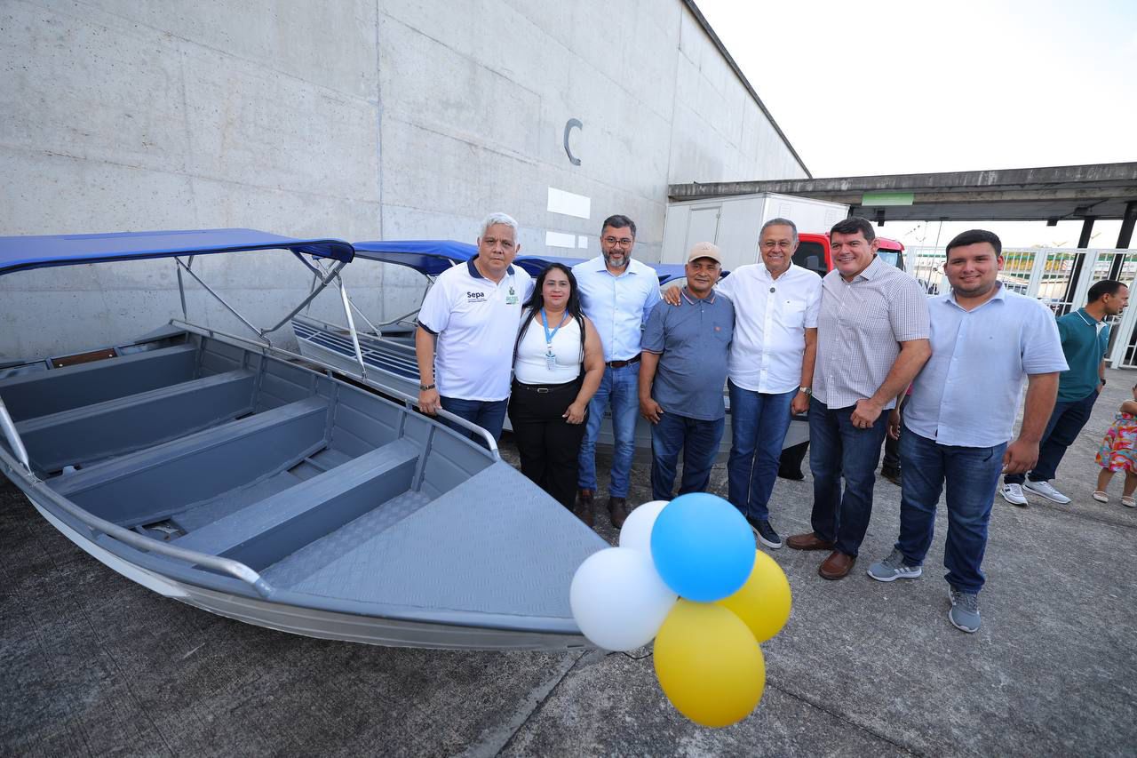 Governador Wilson Lima entrega equipamentos que vão beneficiar 55 mil pescadores e anuncia crédito para a categoria