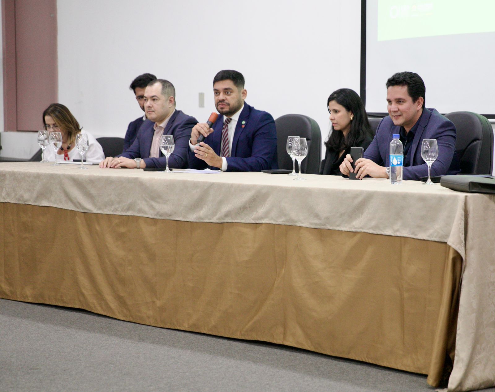 Em aula magna, reitor da UEA apresenta panorama do curso de Direito e destaca incentivo à pesquisa científica na área jurídica