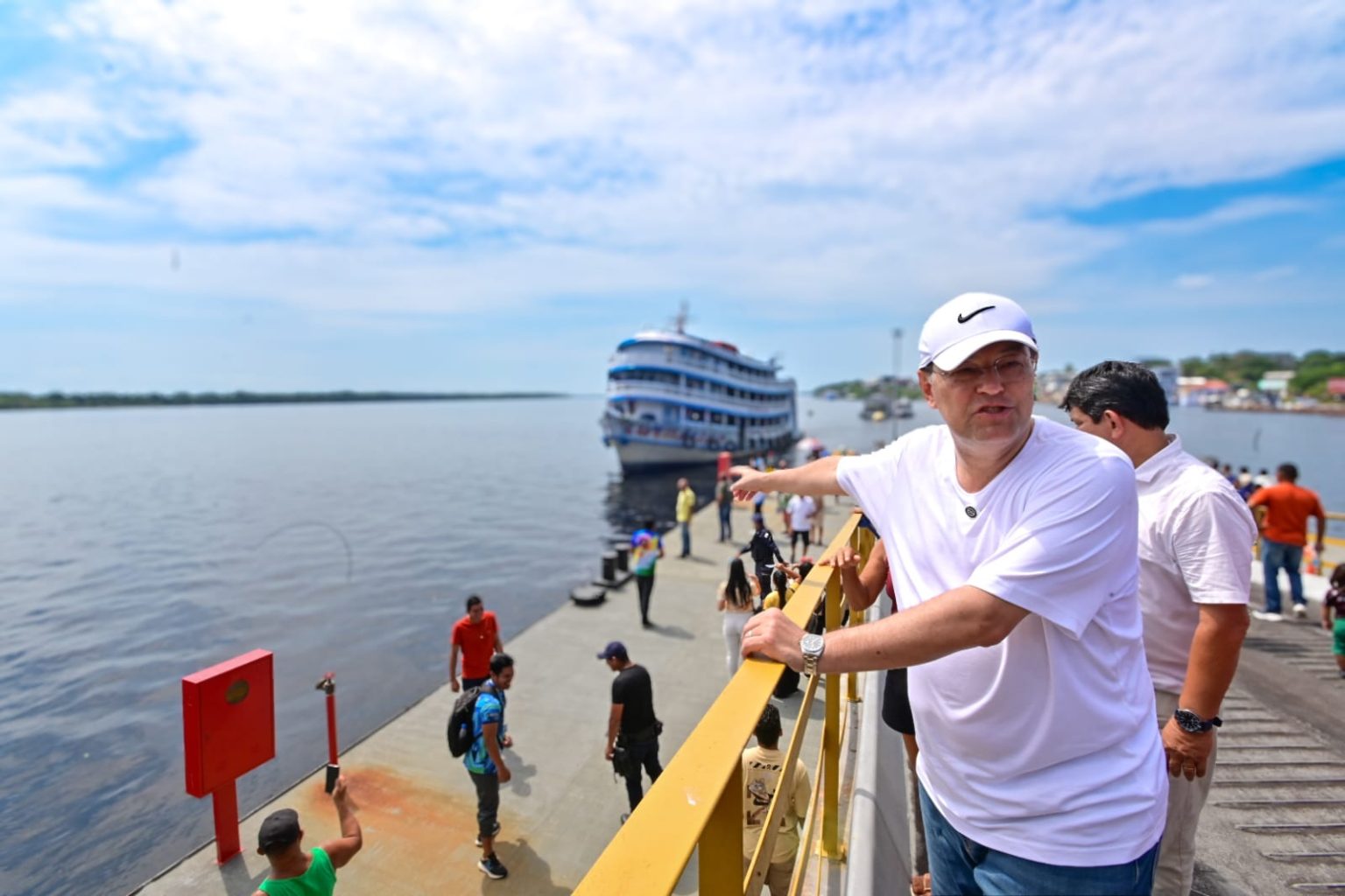 Em Barcelos, Eduardo Braga entrega novo porto à população e anuncia reconstrução da orla