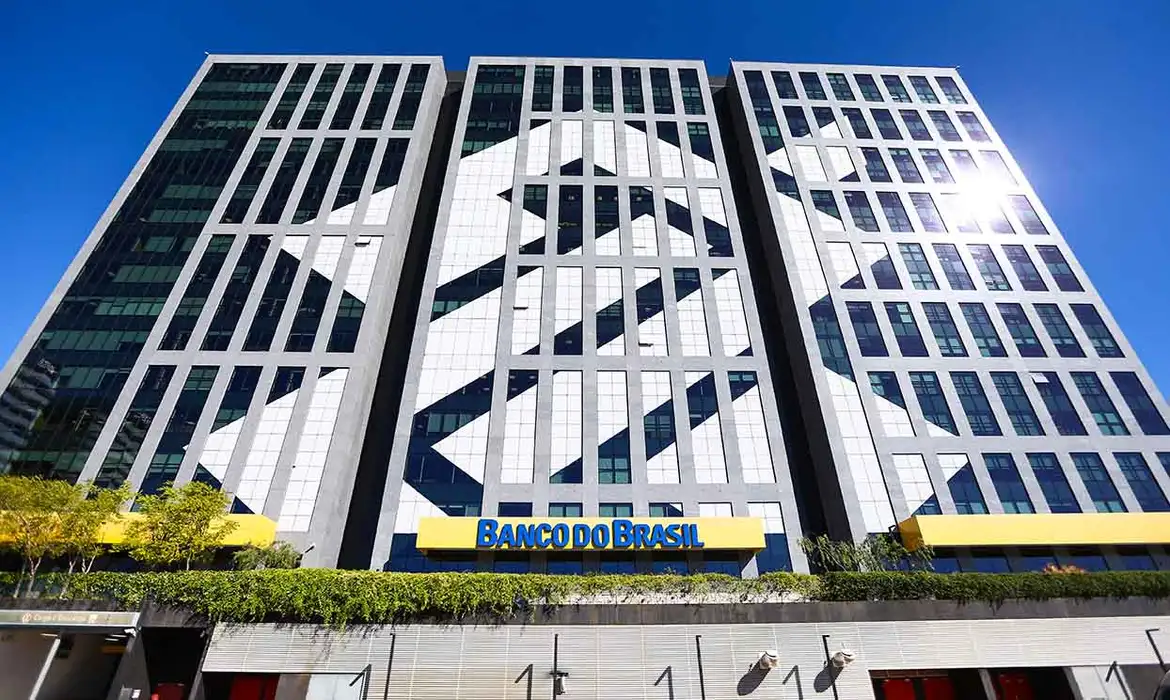 BB tem lucro de R$ 11,2 bi no primeiro semestre, queda de 40,7%