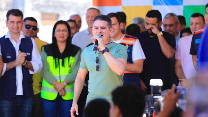Prefeito David Almeida assina ordem de serviço para pavimentação inédita da comunidade dos Nobres