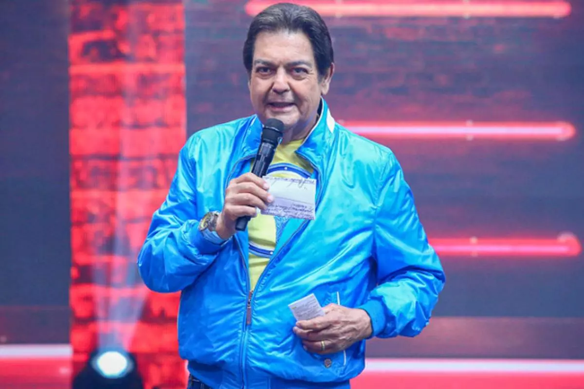 Fausto Silva recebe alta hospitalar e seguirá tratamento em casa