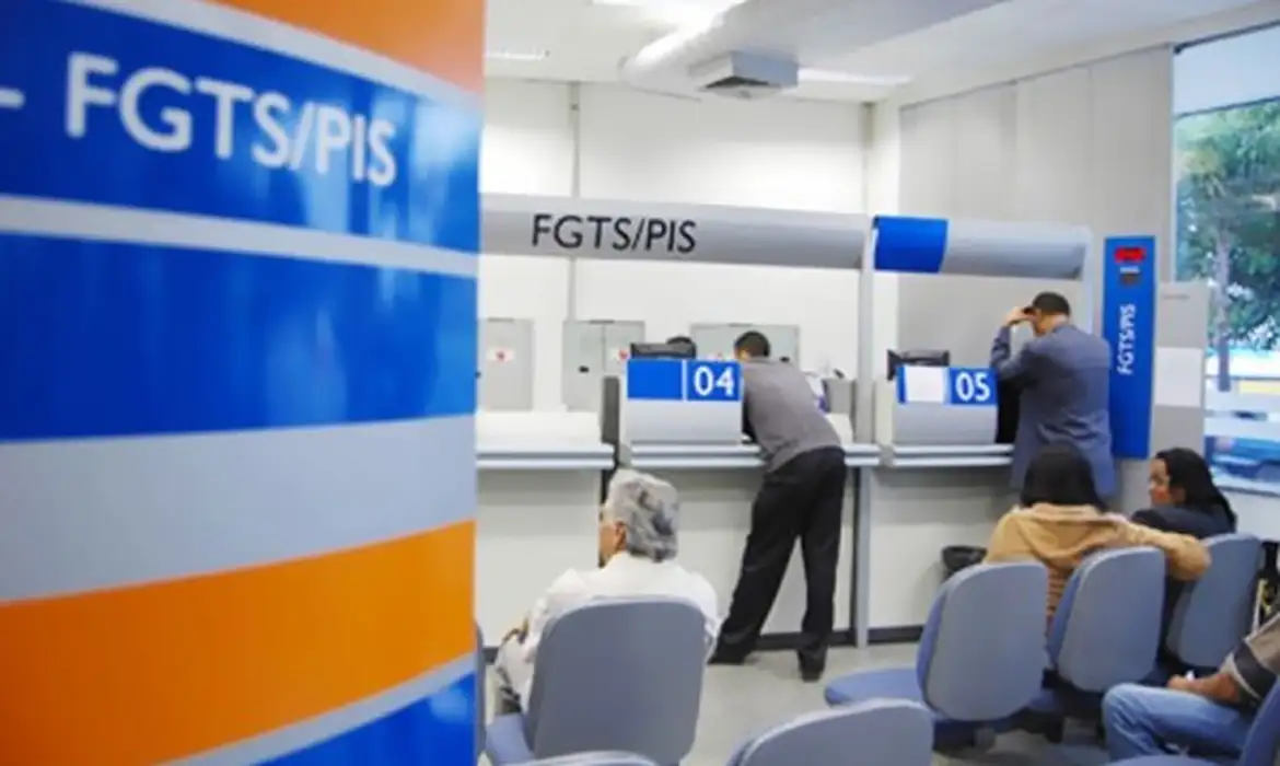 Caixa libera abono salarial para nascidos em novembro e dezembro