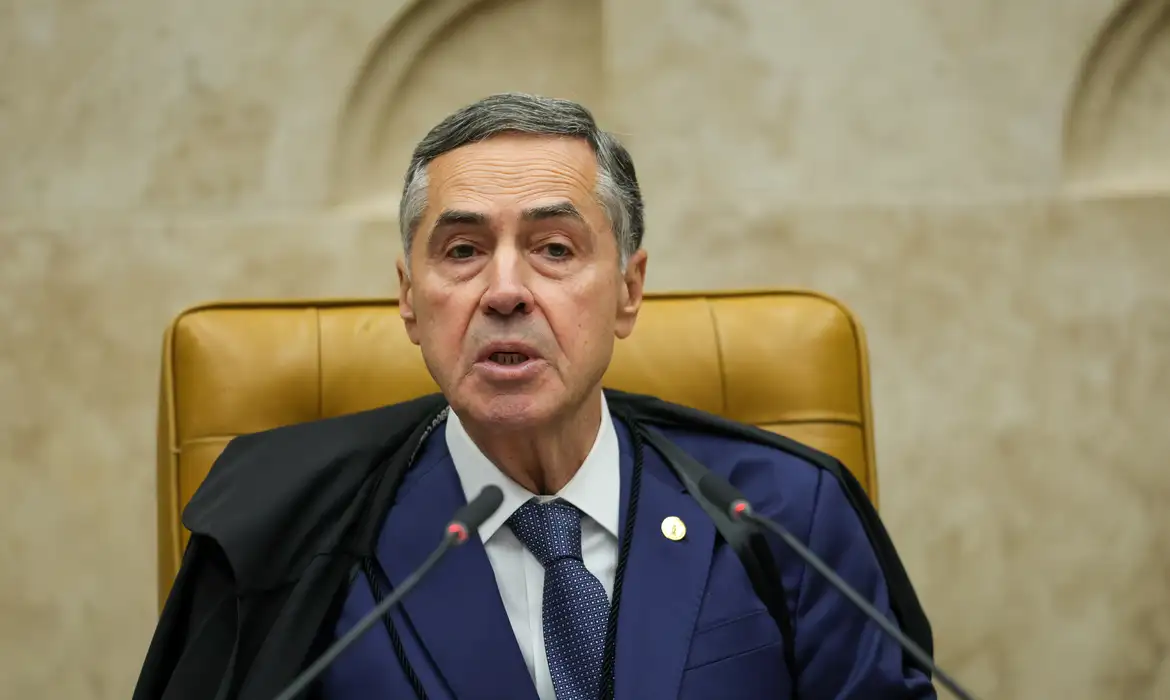 Barroso diz que STF deve avaliar reação contra sanções dos EUA