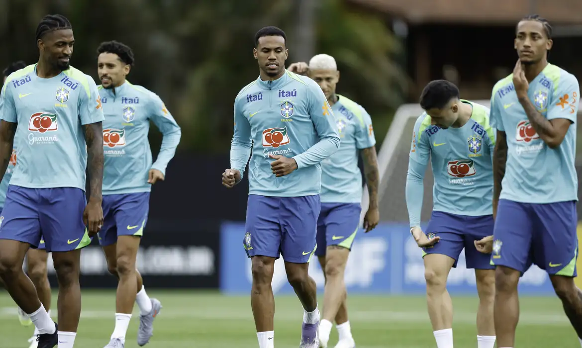 Ancelotti comanda primeira atividade com todos os convocados