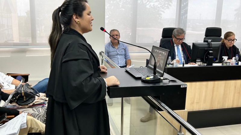 Trajetória de egressa da UEA: advogada com deficiência visual defende sustentação oral e conquista reforma de sentença