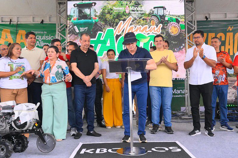 Prefeito David Almeida entrega equipamentos agrícolas e anuncia novos editais para associações rurais em Manaus