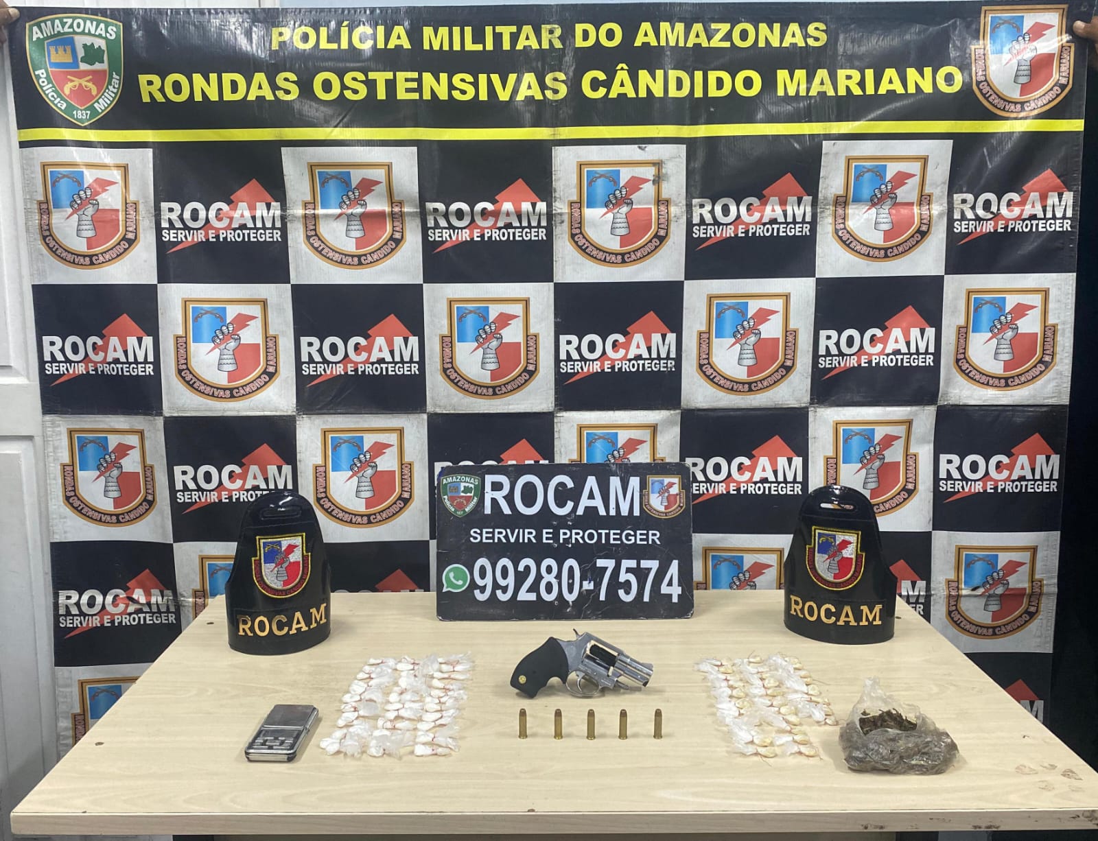 Polícia Militar do Amazonas prende homem com 67 porções de drogas e arma de fogo