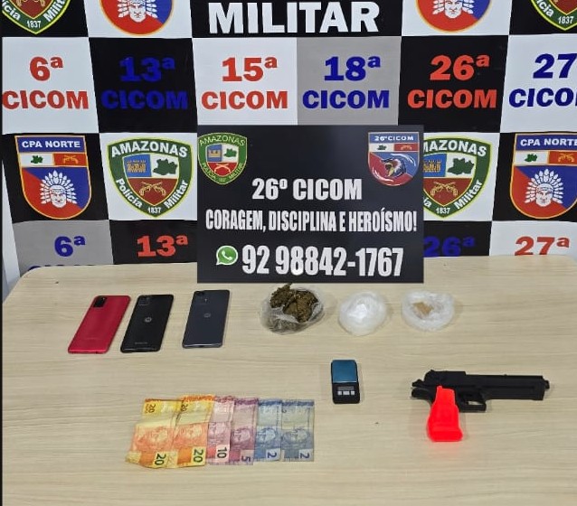 PMAM prende quatro homens, apreende 182 porções de drogas e mais de R$ 3,9 mil