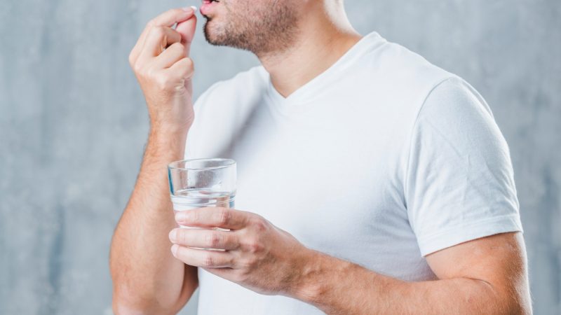 Tadalafila: saiba os riscos do medicamento para disfunção erétil em jovens