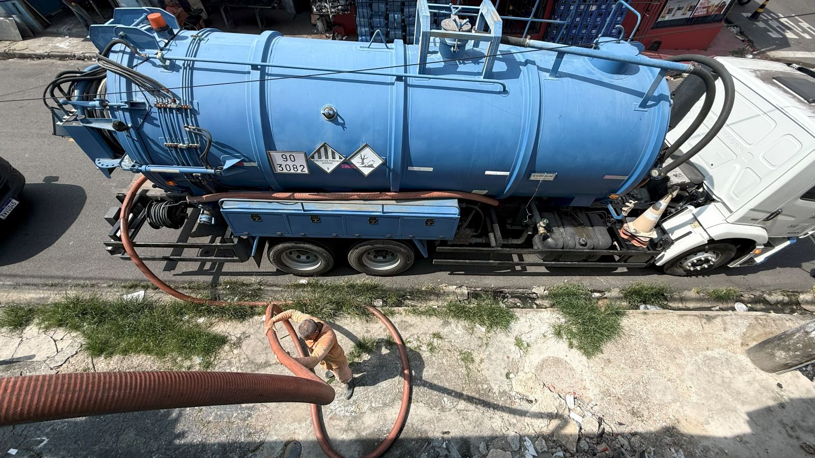 Prefeitura de Manaus realiza manutenção hidráulica na feira coberta do Alvorada 1 e garante mais segurança aos feirantes e clientes