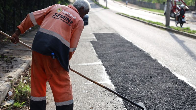 Prefeitura de Manaus reforça mobilidade na avenida Desembargador Paulo Jacob com manutenção asfáltica