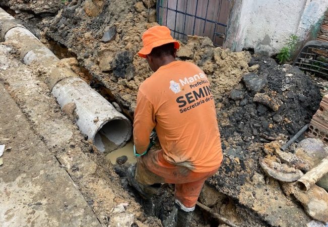Prefeitura reforça sistema de drenagem em beco do bairro Compensa e garante infraestrutura de qualidade à população
