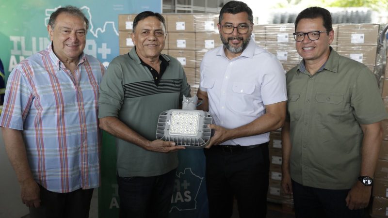 Governador Wilson Lima acompanha envio de luminárias e estado atinge a meta de 100% de cobertura do Ilumina+ Amazonas no interior