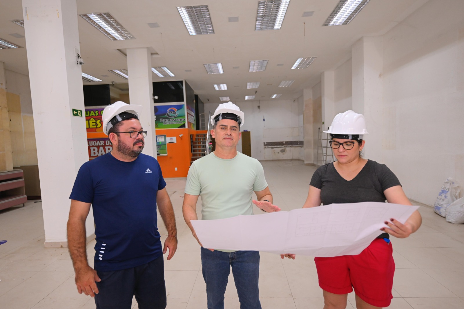 Prefeito David Almeida vistoria obras dos centros de acolhimento a pessoas em situação de rua no centro de Manaus