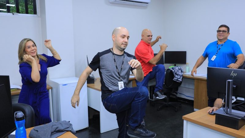 Prefeitura de Manaus leva saúde e mais disposição aos servidores com ginástica laboral