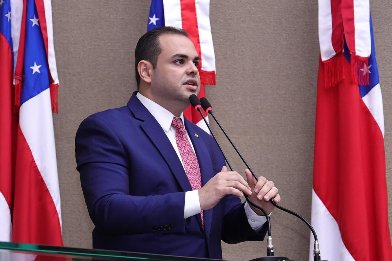 Lei de autoria de Roberto Cidade assegura retirada de encomendas em centros de distribuição quando entrega domiciliar falhar