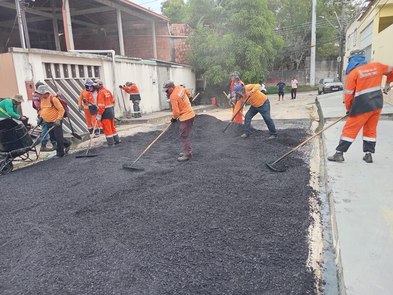 Prefeitura de Manaus leva mais segurança e mobilidade ao conjunto Shangrilá com obra de recuperação asfáltica