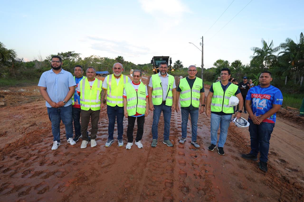 Governador Wilson Lima assina convênio para recuperação viária e vistoria obras em estradas de Carauari