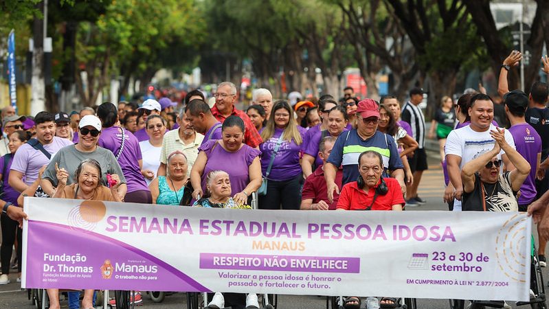 Prefeitura de Manaus promove caminhada e lança projeto ‘Vamos Conversar?’ na Faixa Liberada da avenida Getúlio Vargas