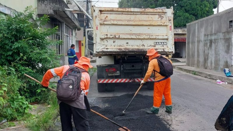 Prefeitura de Manaus executa serviços de recuperação asfáltica em rua do bairro Zumbi dos Palmares, na zona Leste