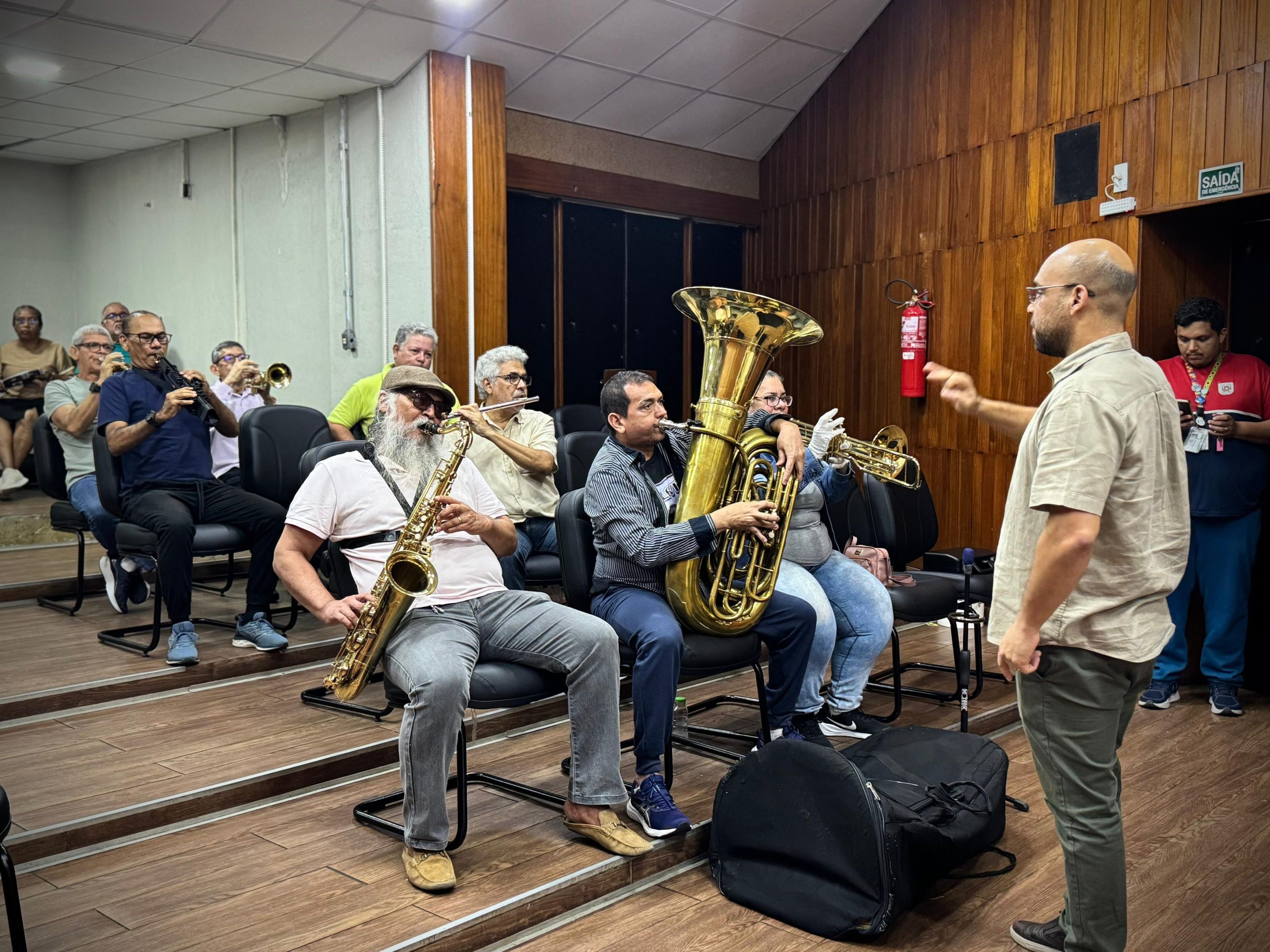 Projeto de extensão Banda de Música 60+, da UEA, inicia ensaios musicais para alunos da terceira idade