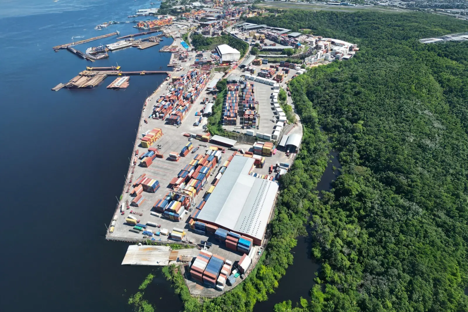 Manaus lidera importações no Brasil em 2025 e supera Itajaí e São Paulo