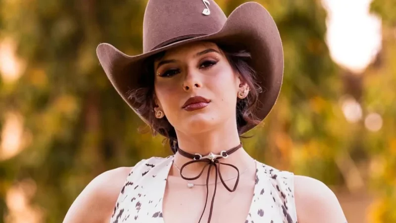 Ana Castela rebate internauta que a chama de ‘bêbada’