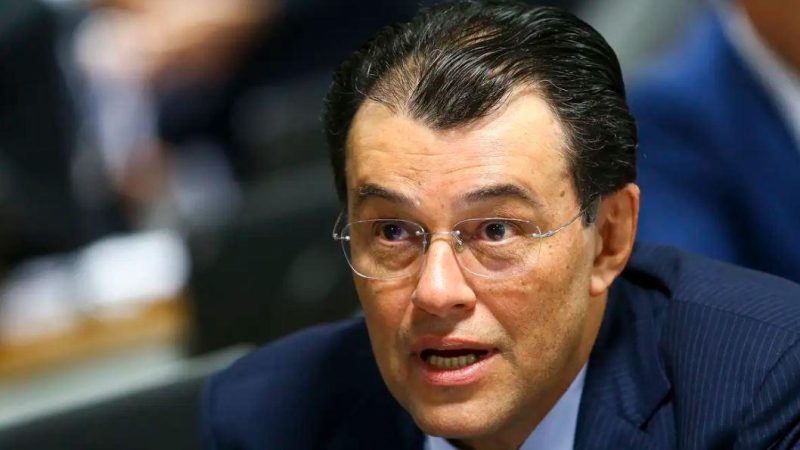 Braga entrega relatório da segunda parte da regulamentação da reforma tributária