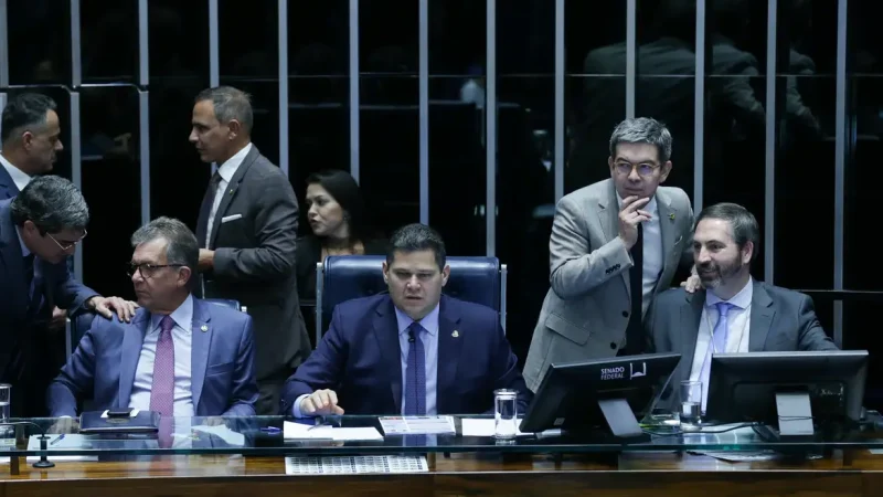 Senado aprova retirada de despesas com tarifaço do teto de gastos