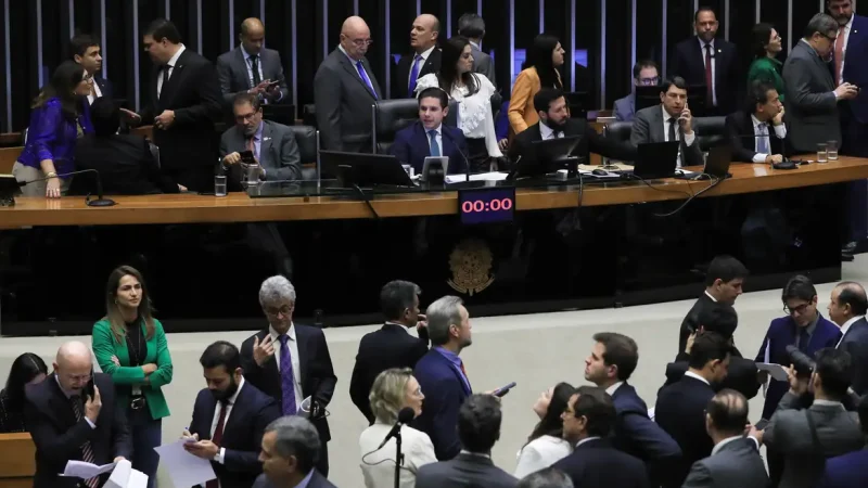 Câmara derruba voto secreto em PEC da Blindagem por falta de quórum