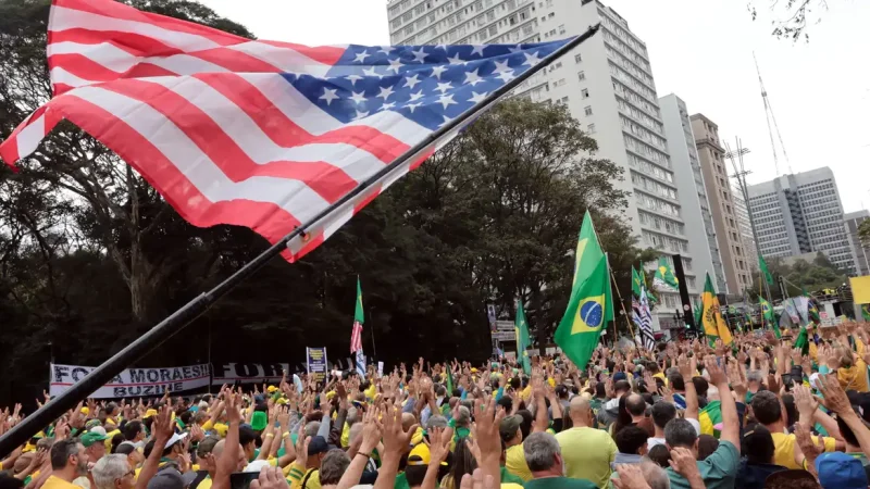 Ato pró-Bolsonaro une governadores e parlamentares de direita em SP