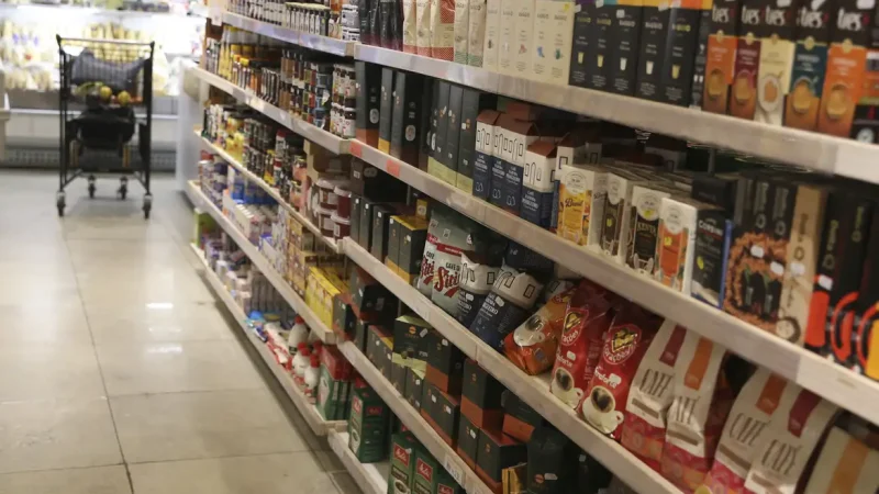 Preço da cesta básica cai em 24 capitais em agosto