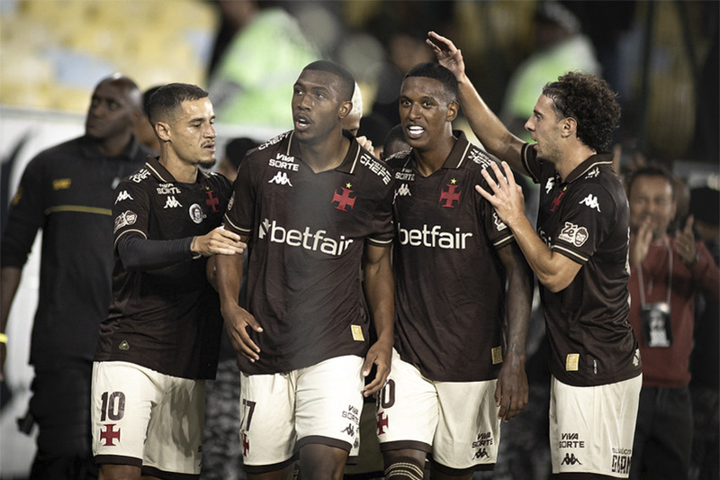 Vasco atropela o Fluminense e sobe para o 8º lugar no Brasileirão