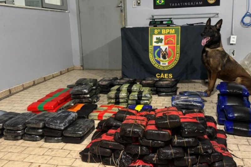 Policiais encontram 170 quilos de cocaína em porão de barco no Amazonas