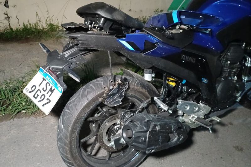 Jovem morre ao bater em carro e ser arremessado contra muro em Manaus