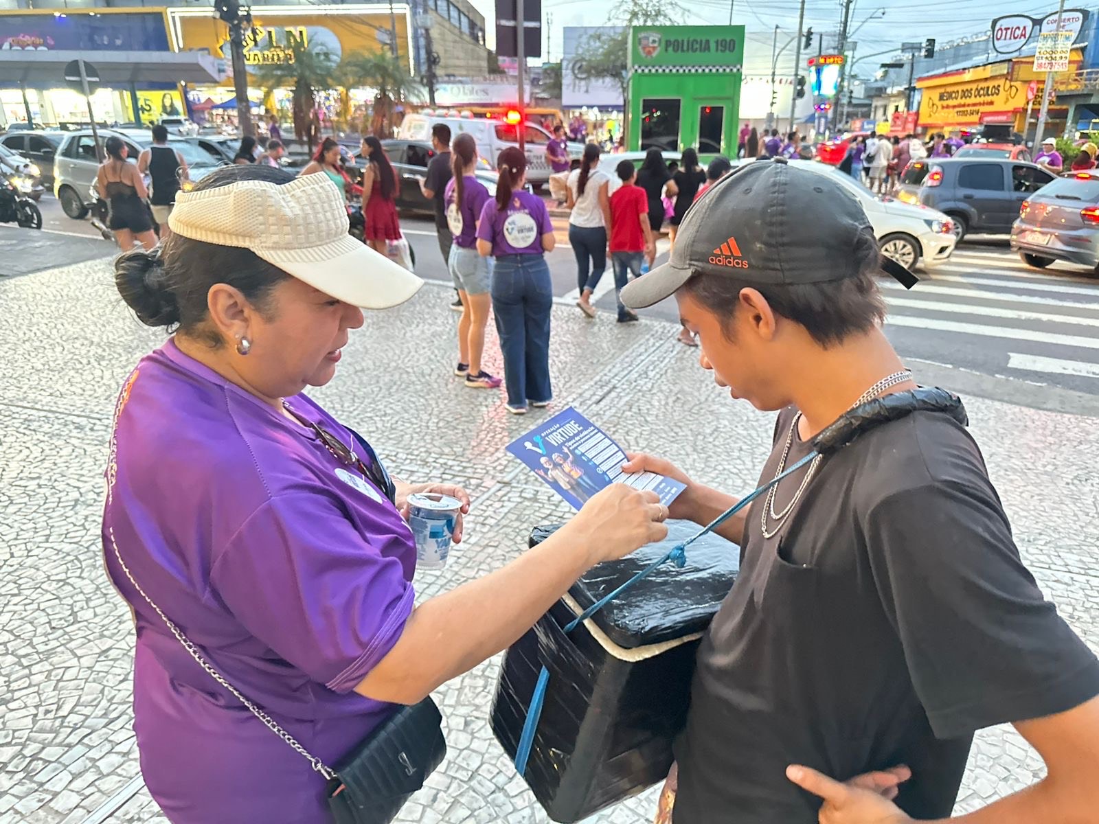 Prefeitura de Manaus realiza blitz educativa de sensibilização na zona Leste e reforça o respeito à pessoa idosa