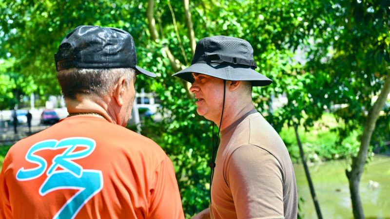 Prefeito David Almeida acompanha retirada de lixo na ecobarreira do Mindu e anuncia implantação de 10 novas estruturas em Manaus