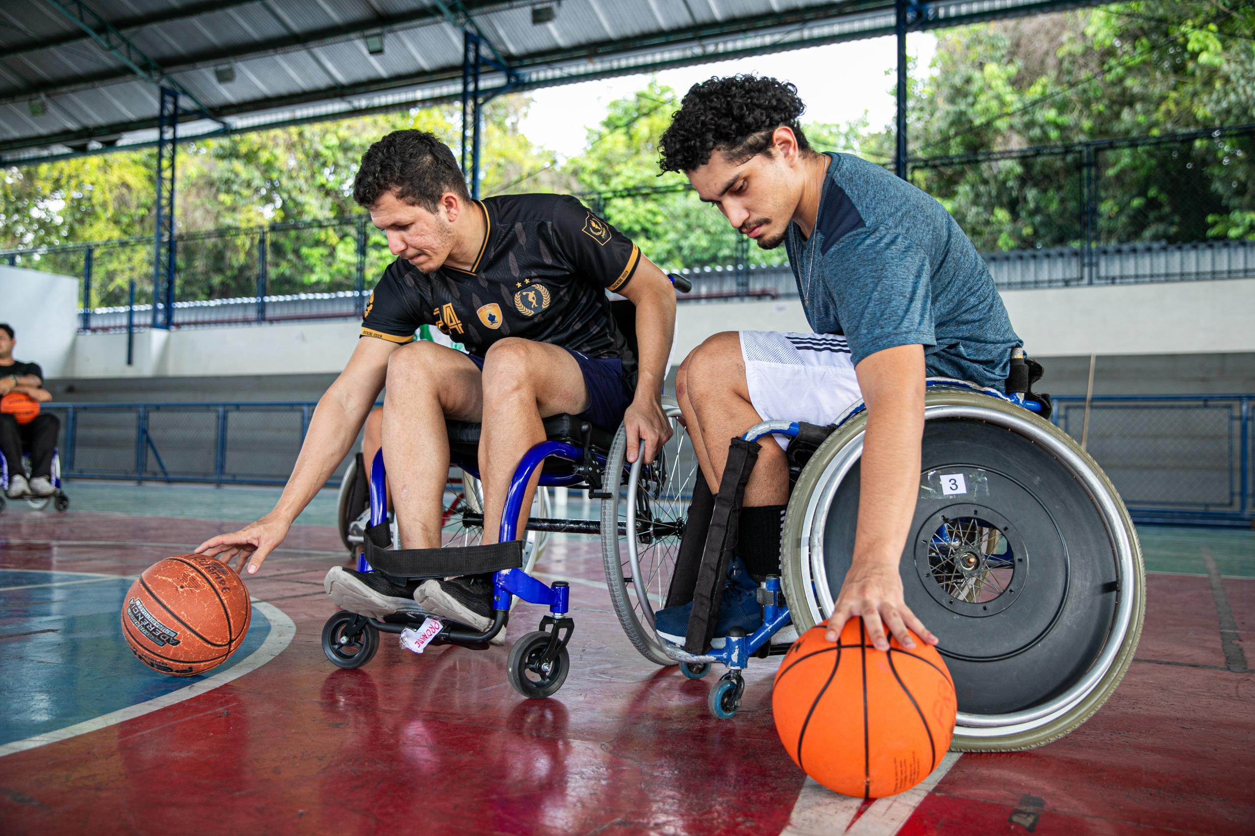 Inclusão na prática: curso de Educação Física da UEA promove aulas sobre o manuseio de cadeira de rodas