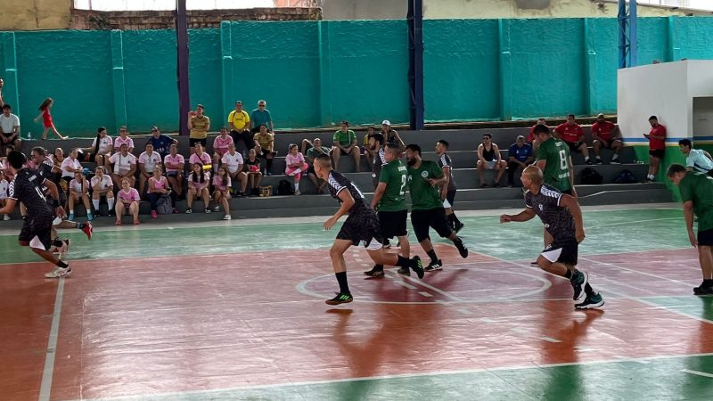 Mais de 130 servidores da Semed participam da final de handebol do Jiss 2025