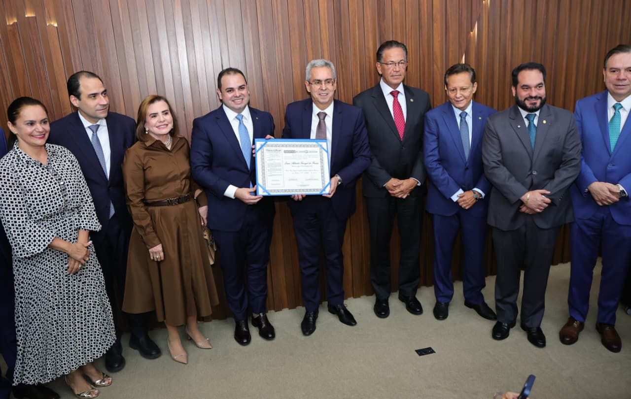 Presidente do TCE-AM participa de homenagem ao ministro do STJ Luiz Gurgel de Faria na Aleam