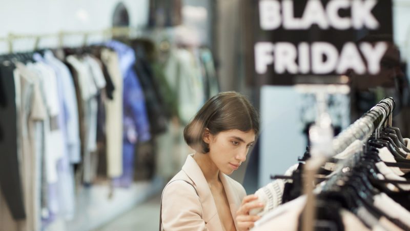 Pesquisa da Fecomércio AM aponta otimismo e consumo elevado na Black Friday 2025