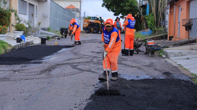 Plano de Verão’ avança no bairro Cidade de Deus com serviços de recuperação asfáltica