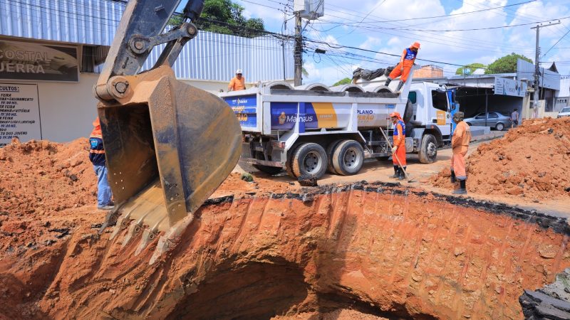 Prefeitura intervém em cratera no Alvorada 3 e reforça alerta contra descarte irregular de resíduos