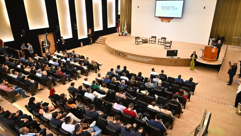 Auditório lotado marca evento sobre Inteligência Artificial e Transformação Digital no TCE-AM