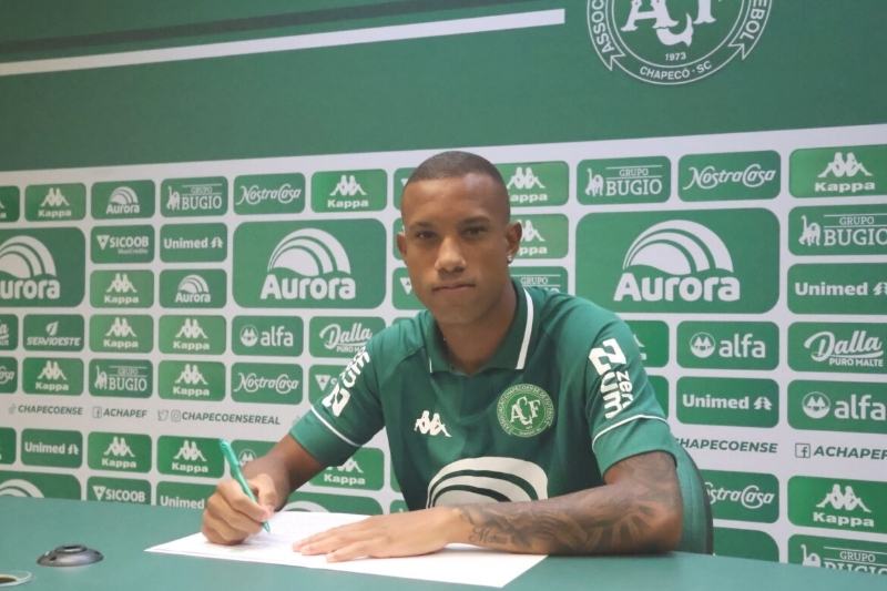 Amazonas FC diz que identificou torcedor que chamou jogador da Chape de ‘macaco’