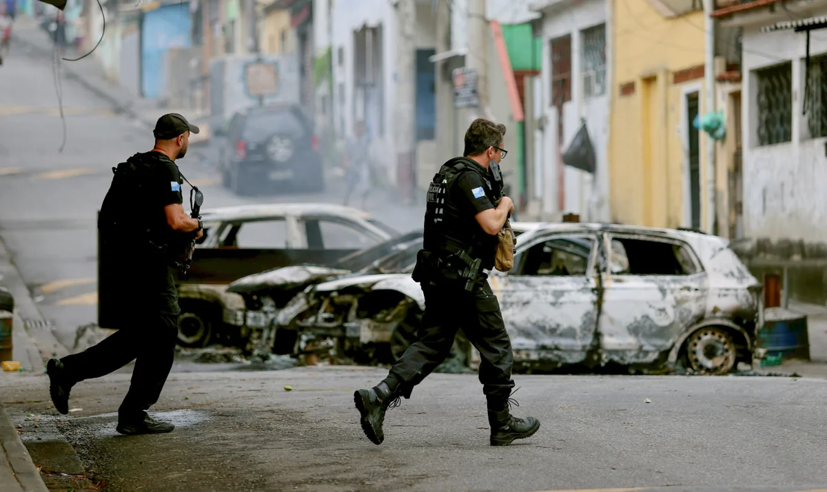 64 mortes: após megaoperação contra o CV, toda a polícia do RJ está de sobreaviso